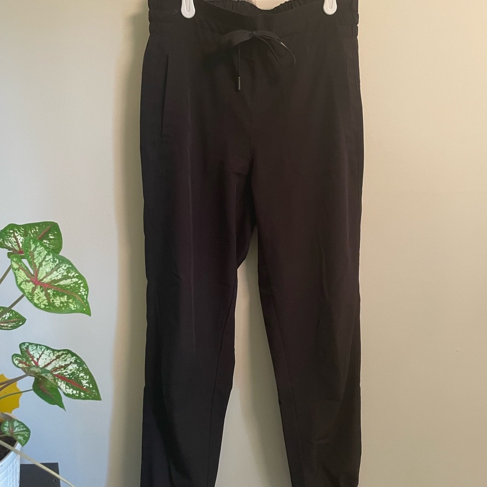 Kyodan Black Jogger Sweatpants with Elastic Waistband